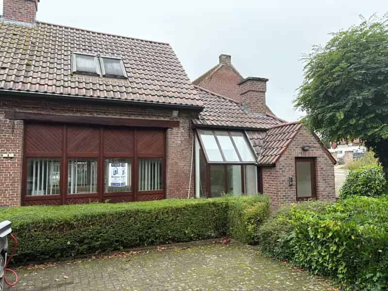 Veelzijdige Kantoorruimte te Zonnegem