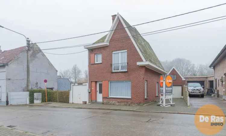 Koop huis in Oosterzele met halfopen bebouwing in het centrum van Balegem