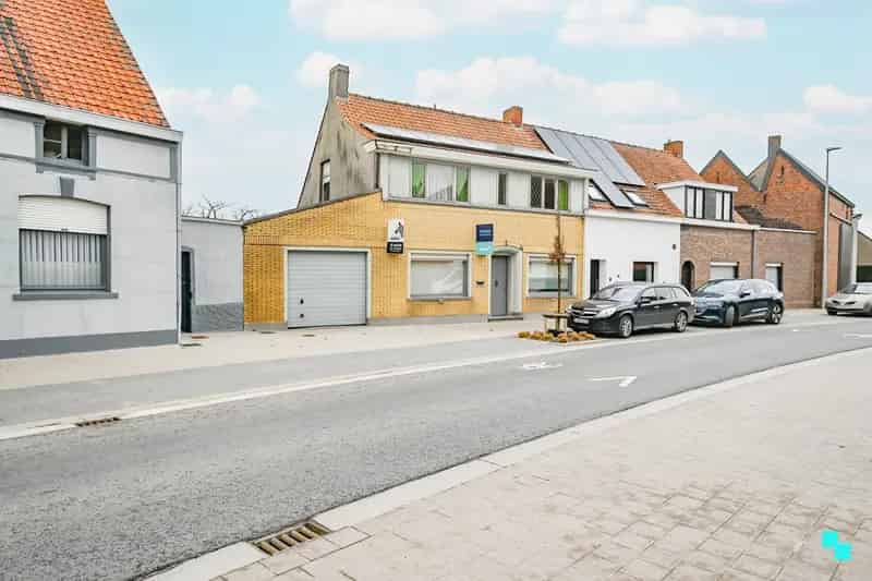 Huis te huur Oostrozebeke: 4 slaapkamers, garage, tuin
