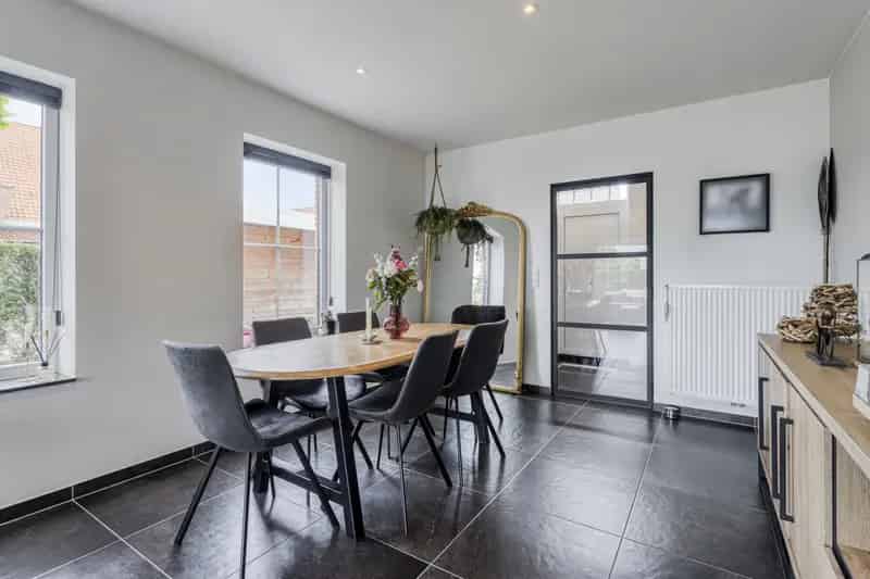 Huis te koop Pastoriestijl 3 slaapkamers Zonnepanelen Garage