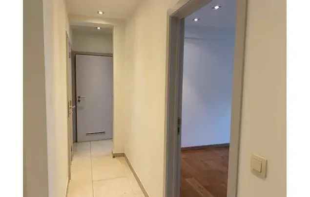 Huur 2 slaapkamer appartement van 138 m² in Namur