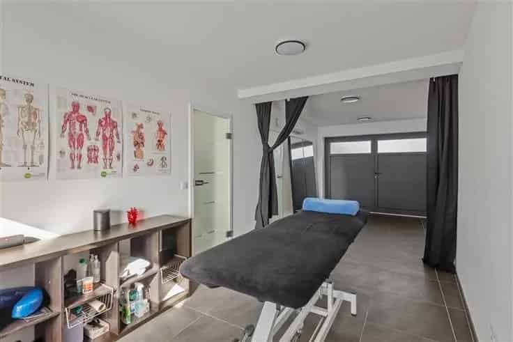 Huis Te Koop Ekeren: Ruime HOB met Duplexappartement en Mogelijkheden