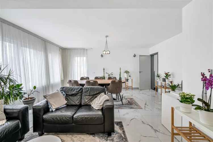 Te huur appartement in Erembodegem met groot terras en garage