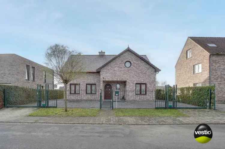 Te koop landelijke woning met ruime garage op rustige locatie