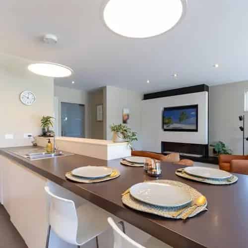 5 Slaapkamers Halfopen Woning Grote Tuin 918m2
