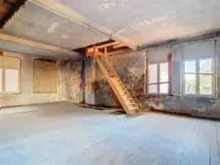 Industrie te koop Tubize casco gebouw met garage en 3 slaapkamers
