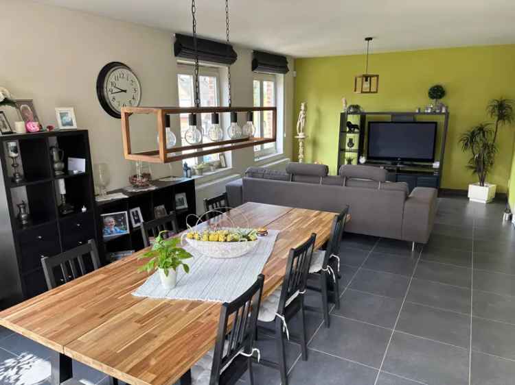 Appartement te huur Herentals: Ruim hoekappartement met terras en garage
