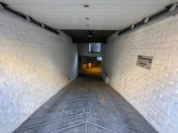 Garageboxen nabij St-Pietersstation