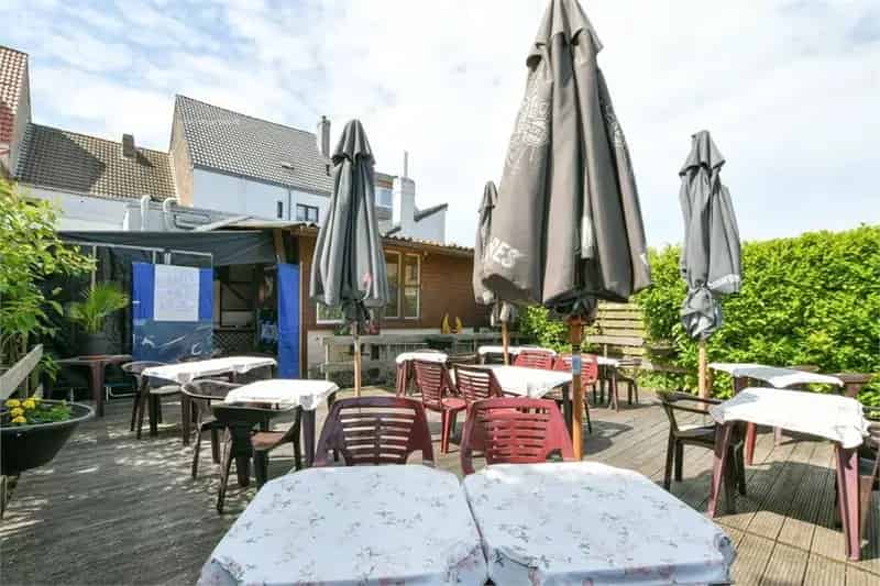 Handelspand te koop Stene: Charmant café met woonst