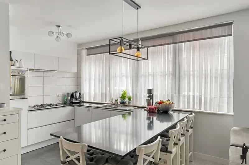 Ruim 2 Slaapkamer Appartement te Koop met Terras