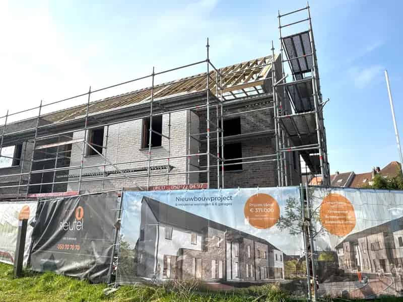 Halfopen nieuwbouw woning Assebroek 3 slaapkamers tuin
