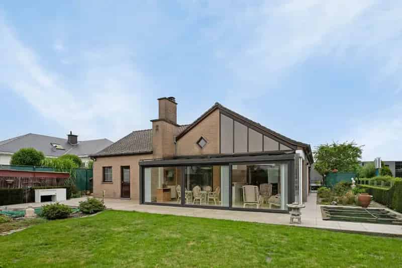 Ruime gelijkvloerse villa met tuin