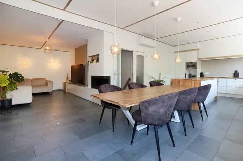Appartement te koop: 3 slaapkamers, dakterras en autostaanplaats