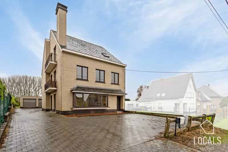 Huis met 3 Appartementen te Denderleeuw