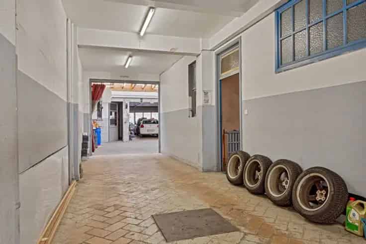 Appartementsblok Te Koop: Opbrengsteigendom met Winkel en 6 Appartementen