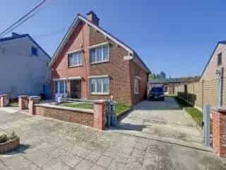 Huis te koop Courcelles 4 gevels 193m2 2 slaapkamers