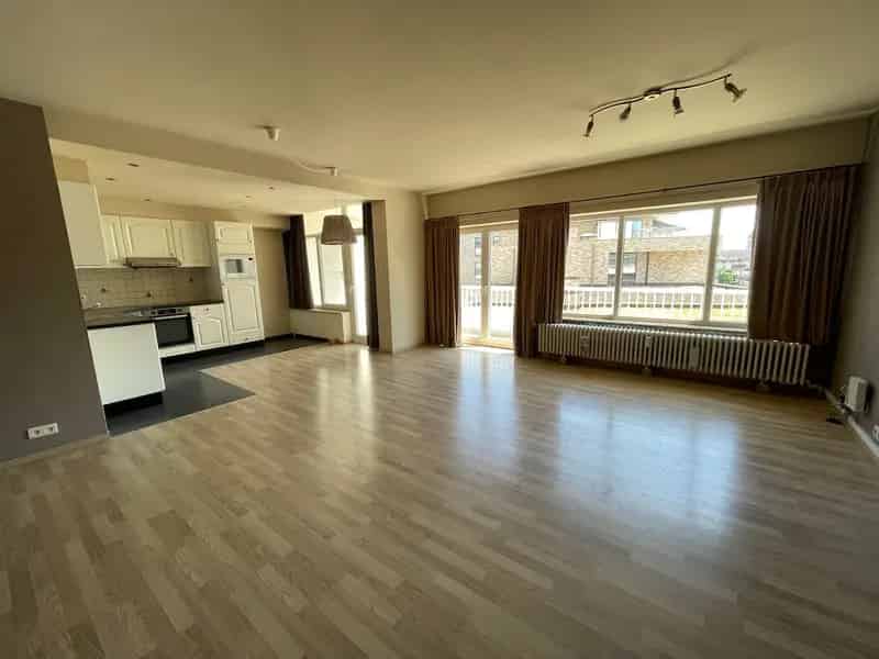 Appartement te koop Genk - Lichtrijk en ruim met terras en autostaanplaats