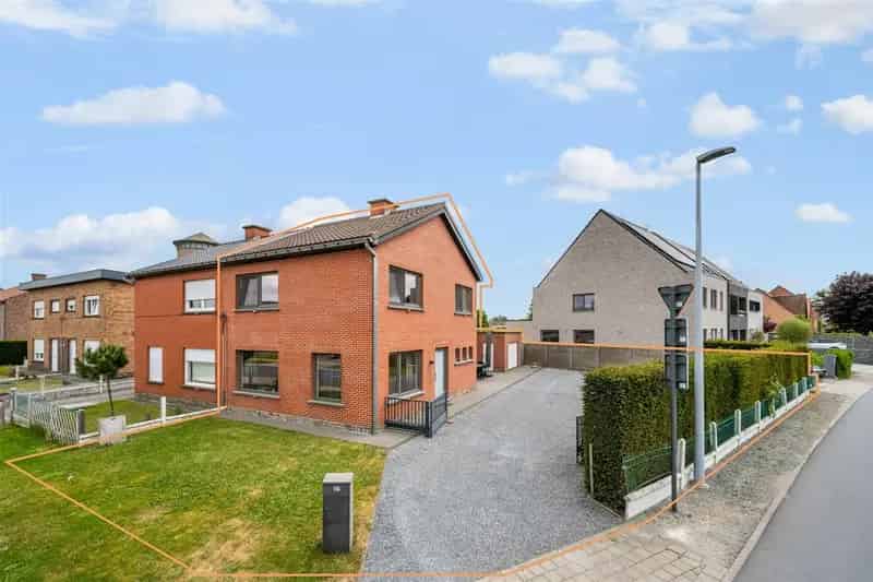 Charmante woning met 3 slaapkamers en leuke tuin.