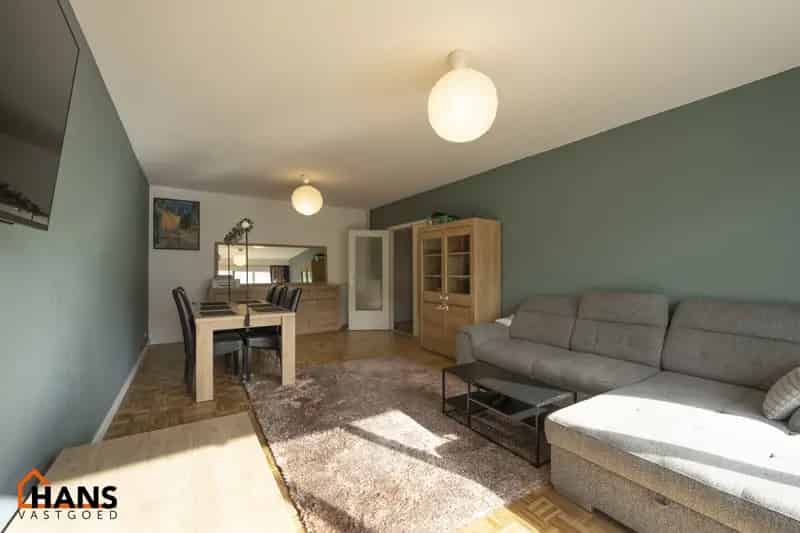 Appartement te koop: 3 slaapkamers, terras, staanplaats en kelder