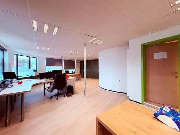 Appartementsblok Te Koop Merelbeke: Kantoor en Appartement
