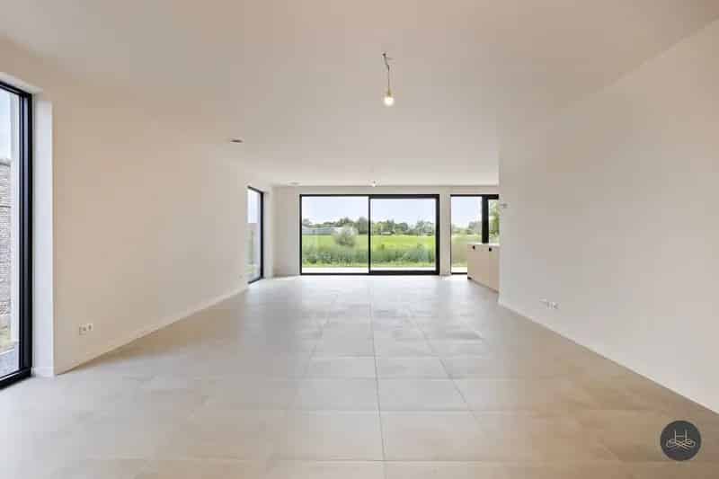Hoogwaardig afgewerkte nieuwbouw villa met open zicht