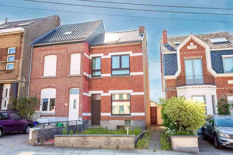 Te renoveren 3 gevelwoning 3 slaapkamers tuin