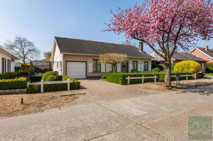 Huis Te Koop: Gelijkvloerse woning met 3 slaapkamers en westtuin