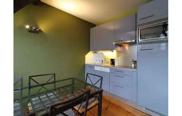 Huur 1 slaapkamer appartement van 90 m² in Brussels