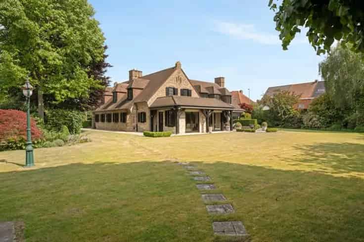 Villa Te Koop 5 Slaapkamers Grote Tuin