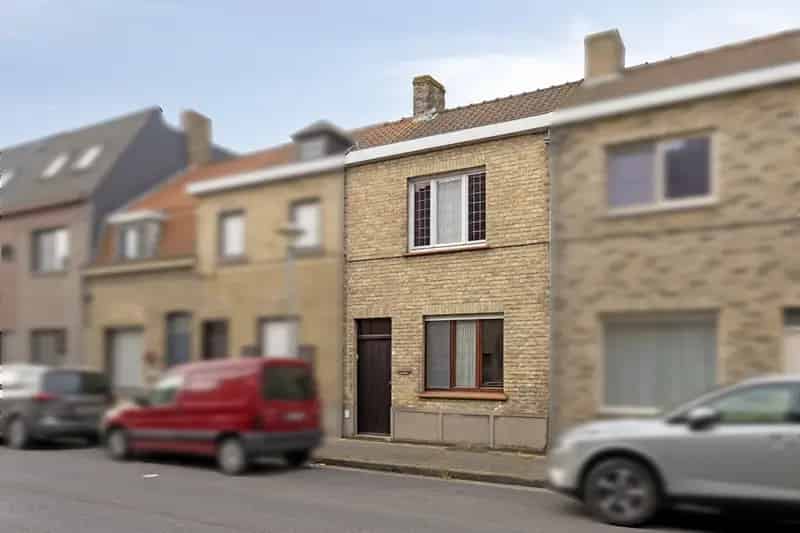 Huis te koop Veurne: 3 slaapkamers, garage en stadskoer