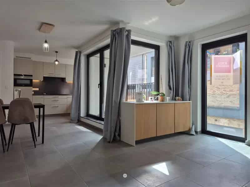 Moderne Studio te Huur Sint Niklaas Centrum Parkeerplaats