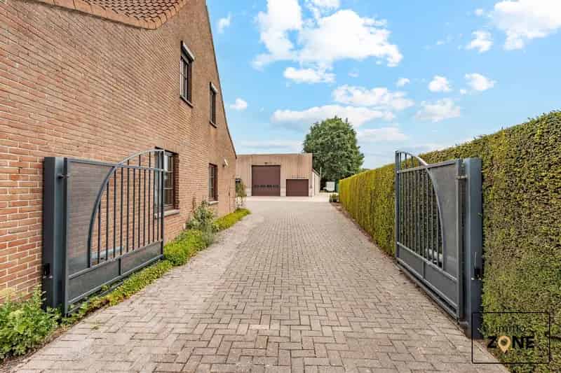 Huis te huur Moerbeke: Ruime woning met chalet en magazijn