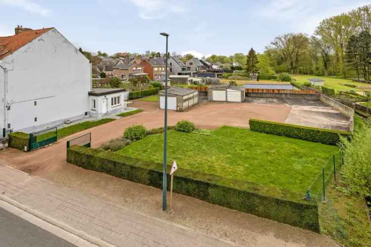 Bouwgrond van 11 are 31 ca in centrum van Vossem. Toplocatie