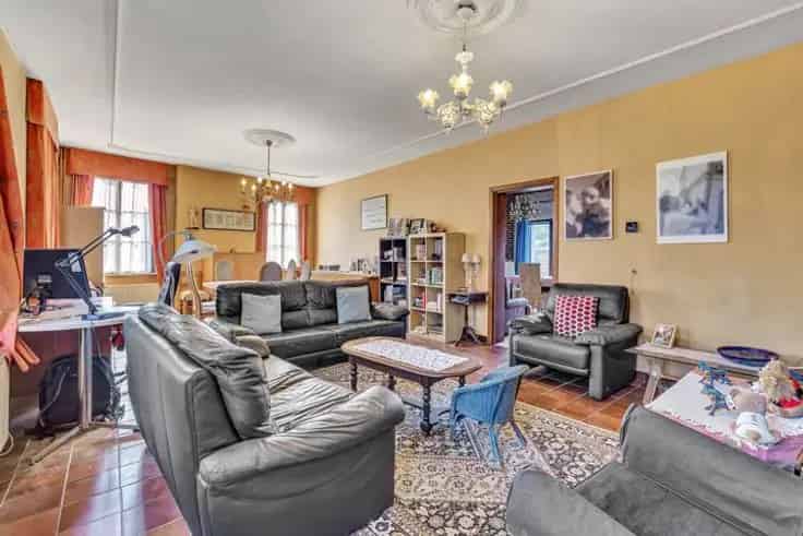 Huis Te Koop Denderhoutem: Te renoveren woning met ruime garage