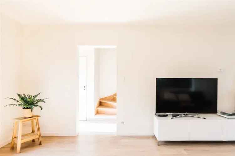 Huis te koop: Gerenoveerde woning met 3 slaapkamers en tuin