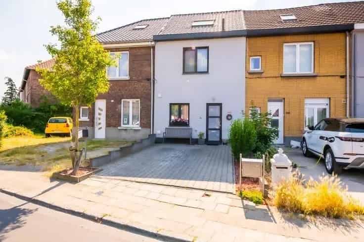 Volledig (van A helemaal tot Z) gerenoveerd.