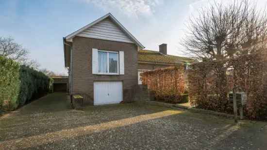 Te renoveren villa met 4 slaapkamers en mooie tuin