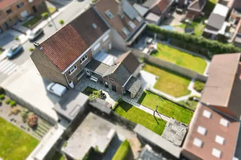 Ruime woning Eernegem rustige ligging