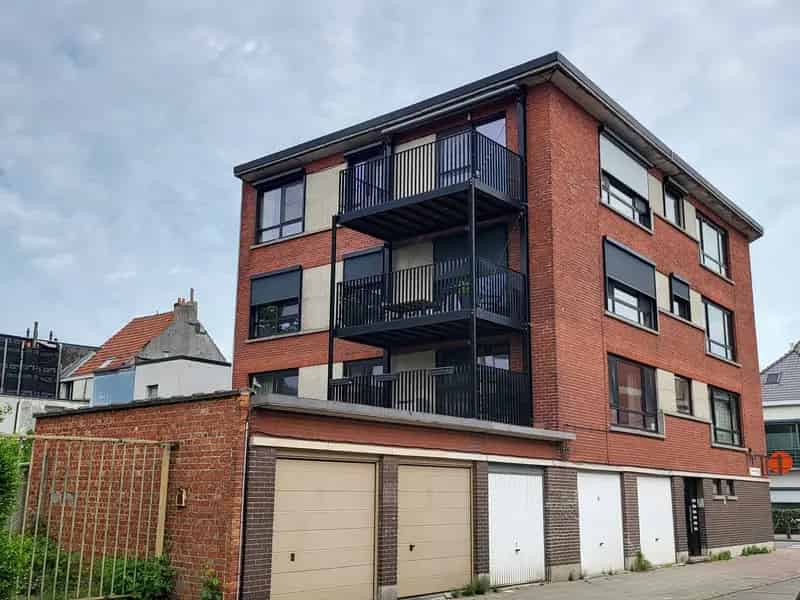 Appartement te koop te Deurne-Zuid: 2 slaapkamers, zonnig terras