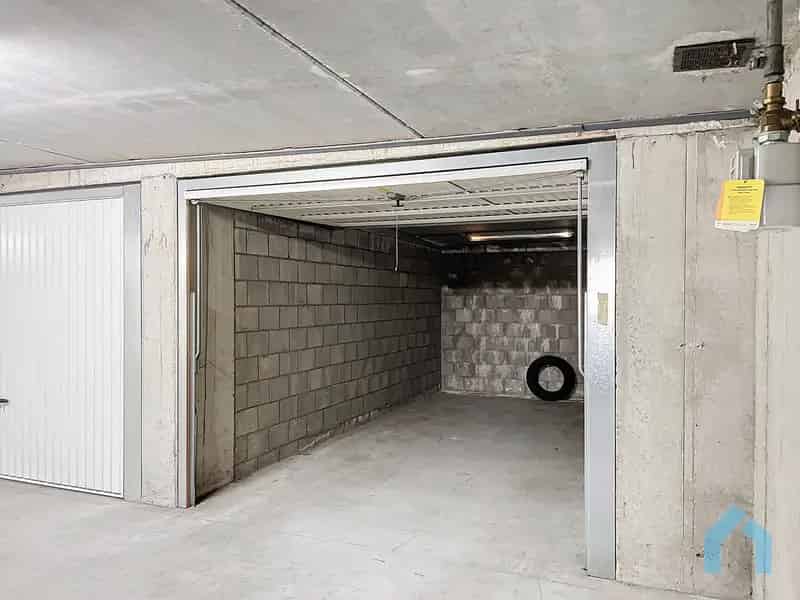Garagebox en Motorstaanplaats te Koop nabij Zeedijk