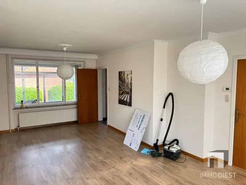 Goed gelegen woning met 3 slaapkamers garage en tuin