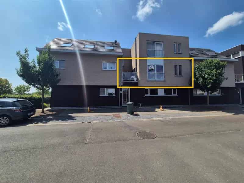 Appartement te koop: Rustig gelegen met terras en garage