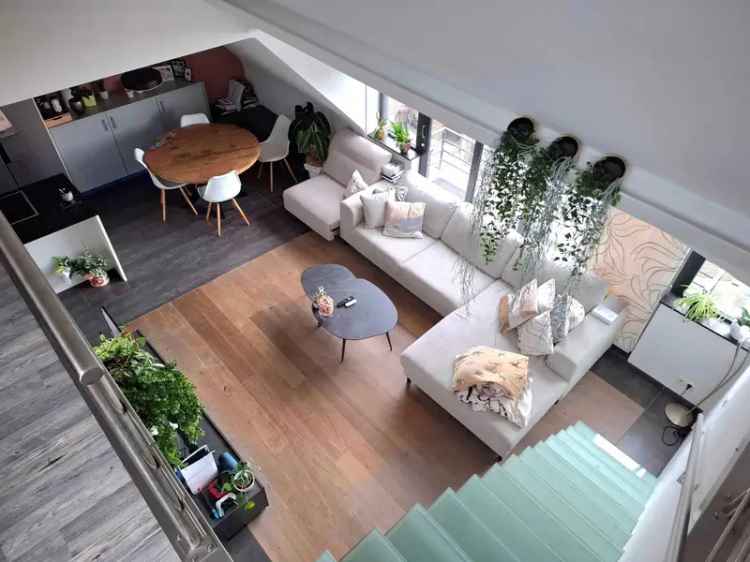 Lichtrijk Dakappartement met Terras in Geel Centrum