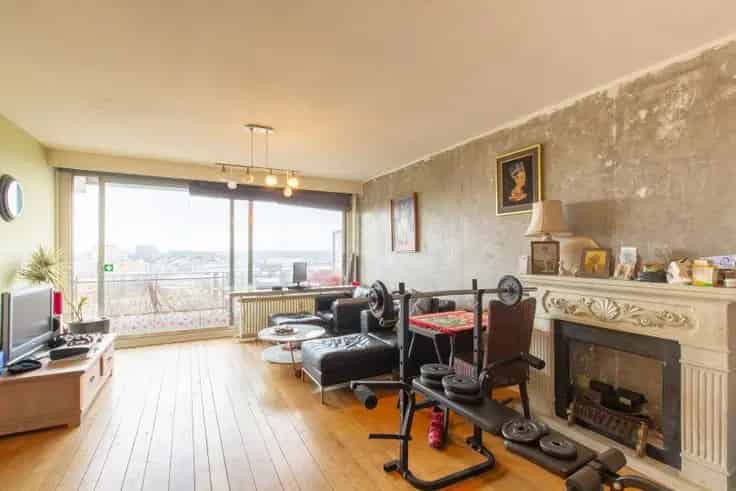 Studio te Koop Berchem: Ruime Studio met Terras en Uitzicht