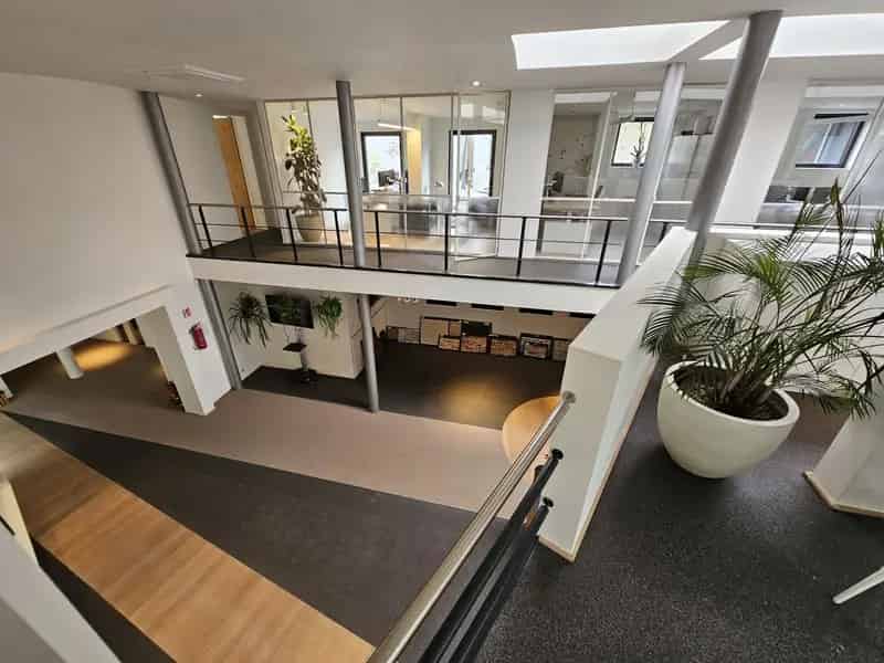 TE HUUR Showroom met Kantoren Genk