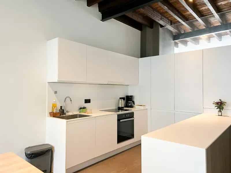 Antwerpen Nationalestraat: Stijlvol 1 Slaapkamer Appartement 61m²
