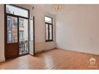 Huis te koop Sint-Gillis - Grote woning met renovatiepotentieel