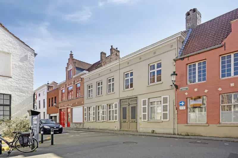 Herenhuis te huur Brugge Centrum: Tuin Garages Renovatie