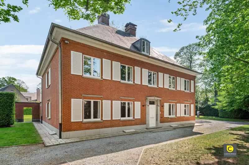 Villa te koop Wilrijk 9 slaapkamers grote tuin