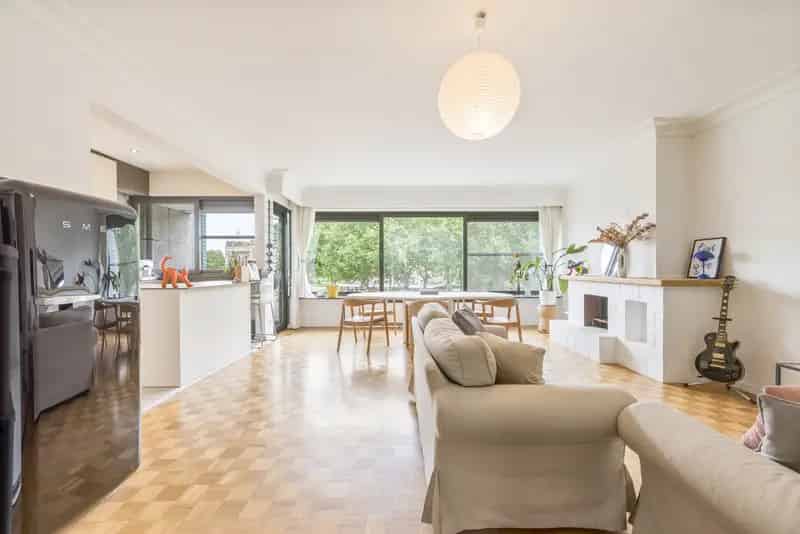 Ruim 2 Slaapkamer Appartement Linkeroever